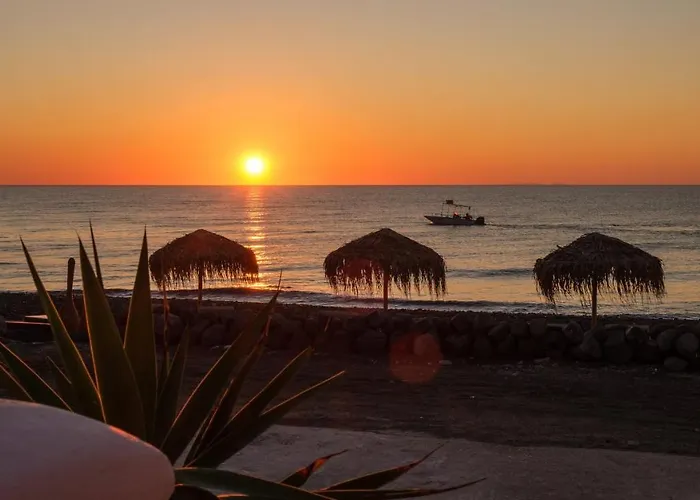 Santorini Apartahotel Kamári