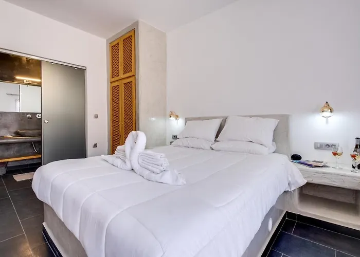 Apartahotel Santorini 4*