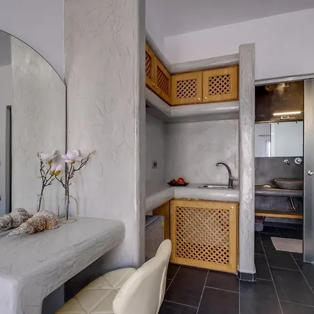 Santorini Aparthotel 4*