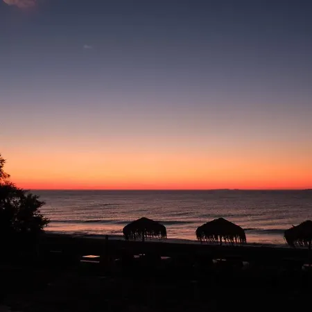 Santorini Aparthotel Kamári