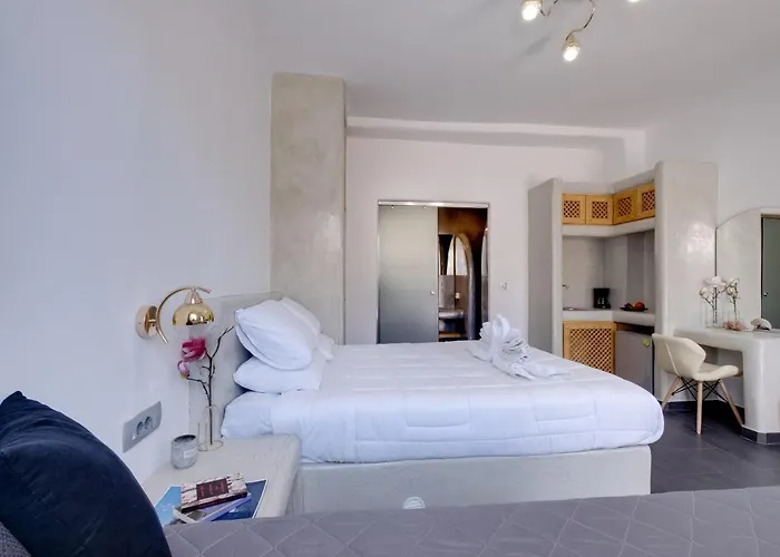 Santorini Aparthotel 4*