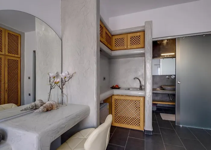 Santorini Aparthotel 4*