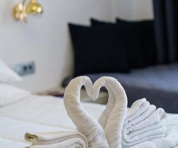 Santorini Aparthotel 4*