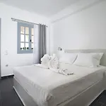 Santorini Apartahotel Kamári
