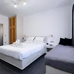 Santorini Apartahotel Kamári