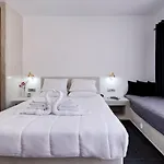 Santorini 4*