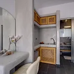 Santorini Apartahotel 4*
