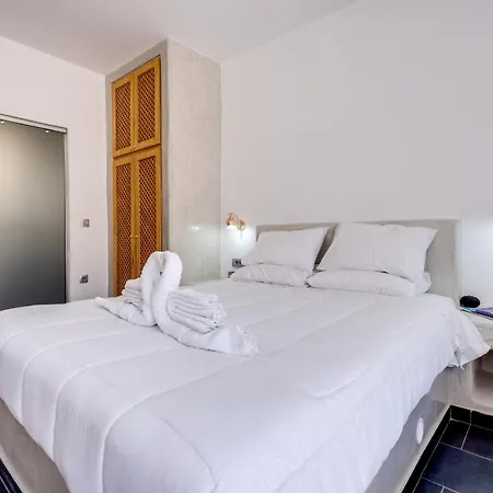 Apartahotel Santorini 4*